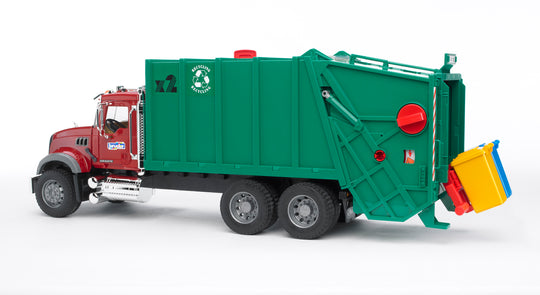 02812 MACK Granite Rear Loading Garbage Truck