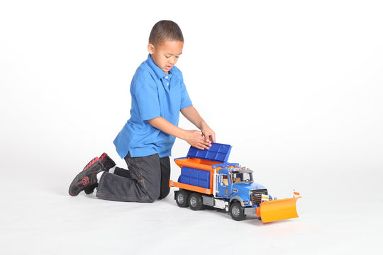 02816 Mack Granite Snow Plow Truck