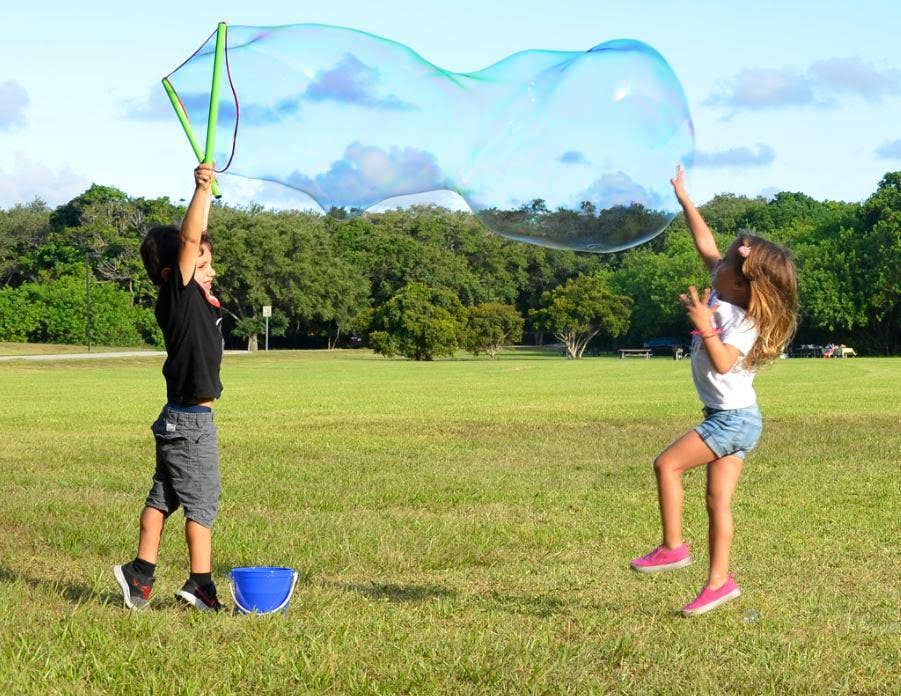 WOWmazing Giant Bubble Kit: Big Bubble Wands & Concentrate!