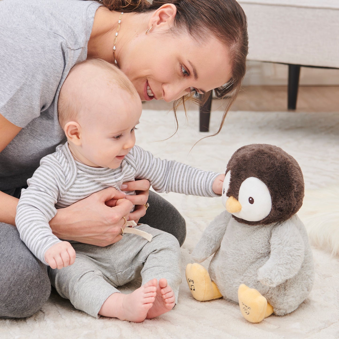 ANIMATED KISSY THE PENGUIN, 12 IN