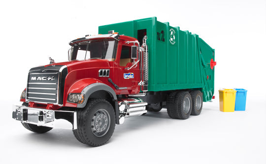 02812 MACK Granite Rear Loading Garbage Truck