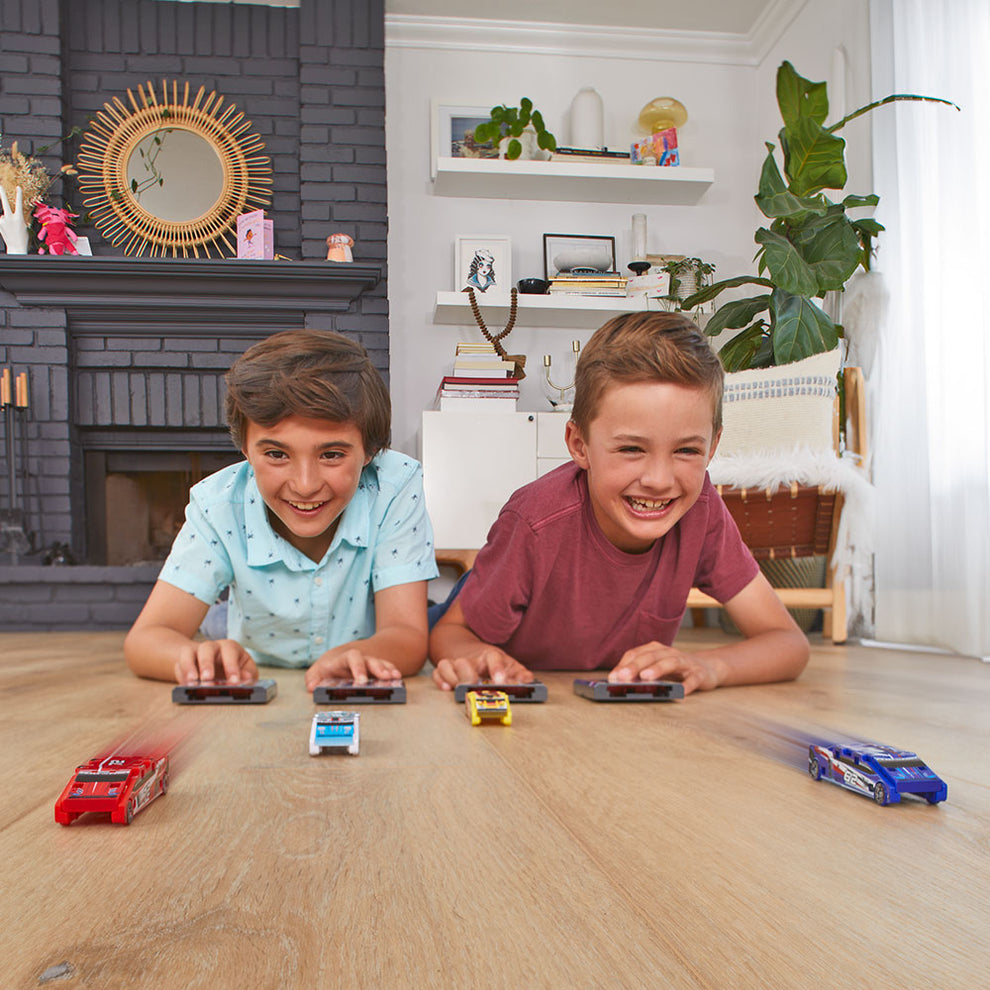 Flat 2 Fast Card Racers - Random color