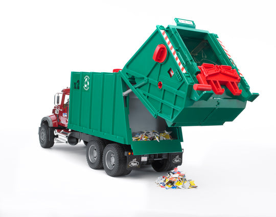 02812 MACK Granite Rear Loading Garbage Truck