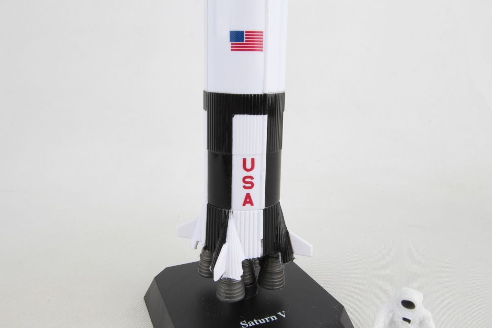 SPACE ADVENTURE SATURN V MODEL